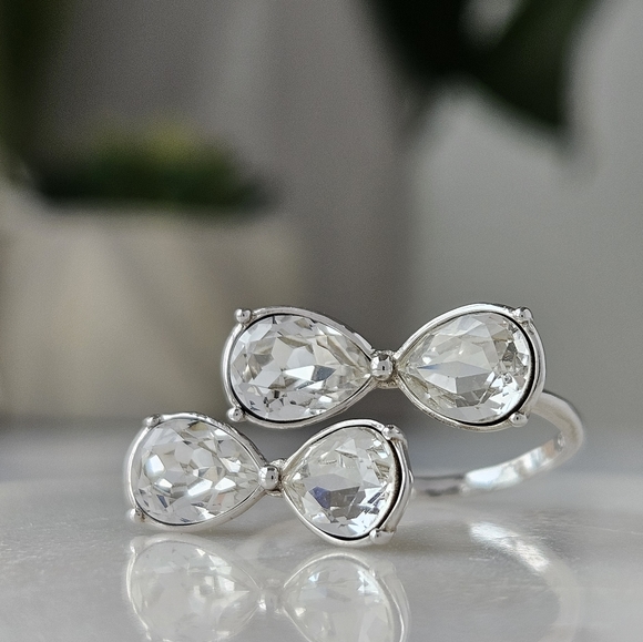 Official Swarovski Crystal bow Ring, Made with solid 925 Sterling Silver - Picture 6 of 10